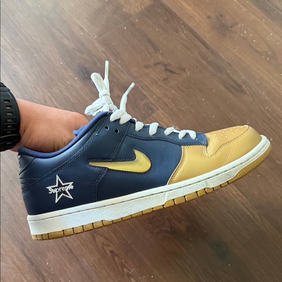 Nike SB Dunk Low supreme Blue and Gold Sneakers - Picture 4 of 7